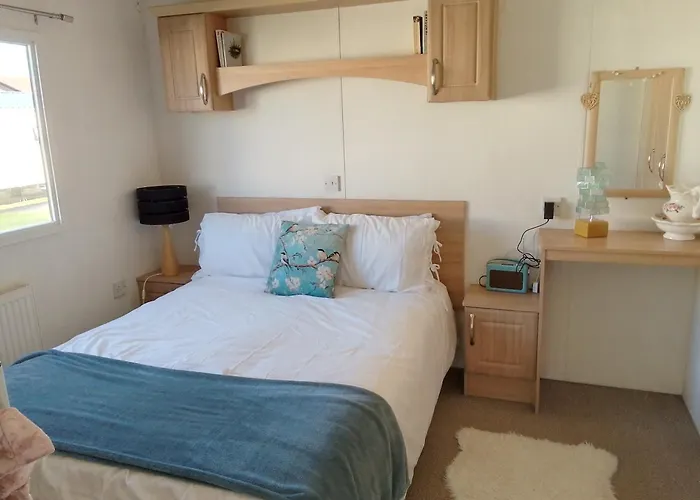 Private Caravan Situated At Parkdean Holiday Resort St Margaret\'S At Cliffe Number 18